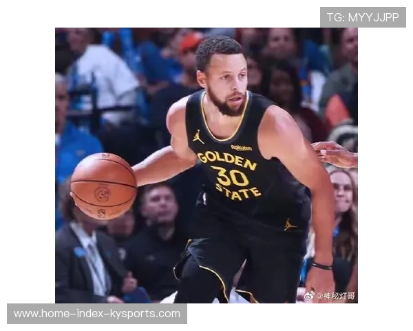 库里持球穿越三人上篮得手，勇士展现韧性